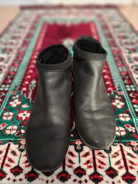 Camper Black Leather Ankle Booties With Pink Block Heel